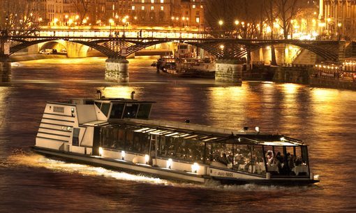 Valentine's Day dinner cruise in Paris with Paris Seine Photos